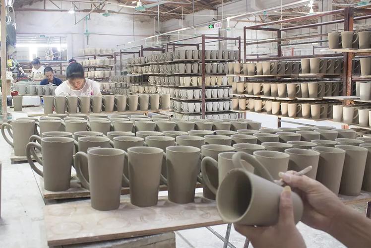 跨境陶瓷制品設(shè)計中的文化轉(zhuǎn)譯與品牌敘事